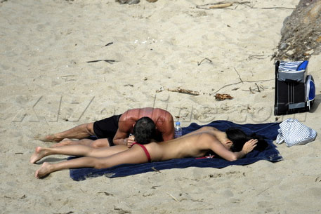 章子怡沙滩高清图片 海滩亲密照门事件照片