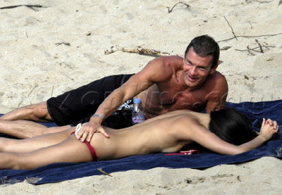 章子怡沙滩高清图片 海滩亲密照门事件照片