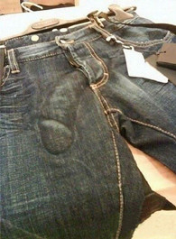 搞笑图片：新买的裤子好邪恶 JJ好大！