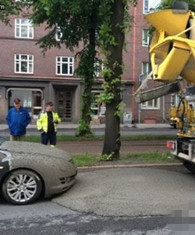 搞笑图片：工程车的糗事 对不起我腹泻了！