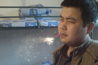 ps恶搞图片：哥抽的不是烟是鞭炮！