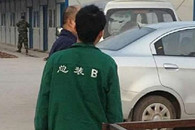 搞笑图片：哥们别总装B啊 偶尔装一下就行了!