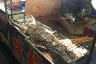 搞笑内涵图：千呼万唤始出来的搞笑图片!