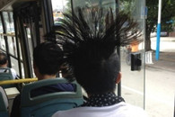 搞笑图片：杀马特夏日款 大哥你这什么发型？