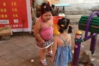 我家楼下的女汉子 正欺负人呢。