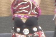 平胸伤不起 胸罩都滑下去了。