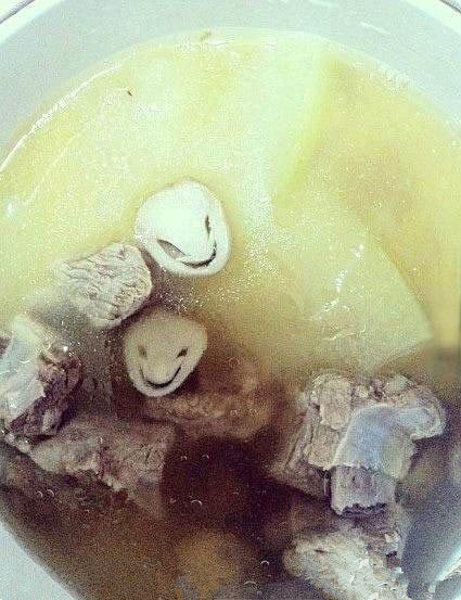 排骨汤里面 惊现外星人.jpg