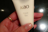 靠kao牌 乳液 来自绿茶精华