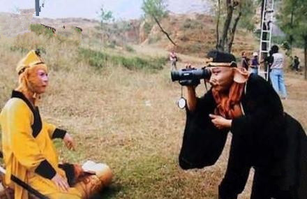 猴哥 poss 摆好 师弟给你拍一个。.jpg