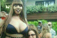 让人焖油的大胸美女！