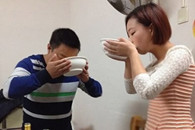 　既然大家都是汉子，那我敬你一碗吧