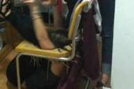 果然是超级损友 不救我还拍照发微博 交友不慎啊！