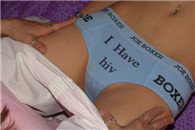 搞笑内涵图：我有艾滋 妹子 快告诉我这不是真的!