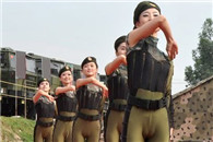 紧身裤系列：当兵的人要穿宽松点 三胖没教过你们吗?