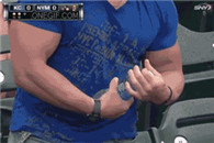 搞笑动态图：卧槽 我一大力士喝点水有这么困难吗？