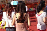 本屌还是第一次见这么宽的 我快把持不住了都!