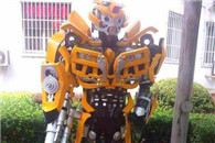 天朝的城管战斗力好强啊 大黄蜂标示惹不起!