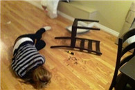 表姐组装完宜家的椅子之后，实在是没脸见人了