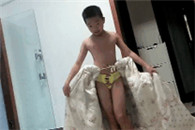 笑抽了 这熊孩子 你妈妈可得洗铺盖了。