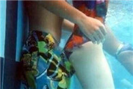 禽兽 教妹子游泳哪有那么麻烦 看我的