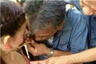 姑娘 我帮你鉴定一下是不是真黄金!