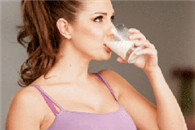 搞笑动态图：紧身裤你懂得 好深的阴沟 勒着不舒服吧!