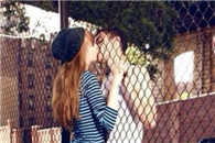 老娘裤子都脱了你特么还在撸 怪不得你这么短小