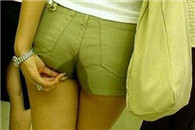 搞笑图片：妹子 依我看这洗手间没必要去了吧!