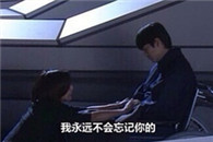 搞笑动态图：喵星人 你乱闯什么 打扰拍片了!