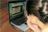 女生第一次看黄片的表情 很不可思议又很想尝试一下的标清