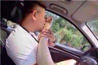 美女开这么漂亮的车 回头率一定很高!