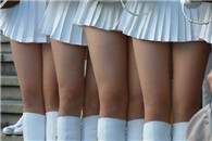 女兵仪仗队吗 这些妹子膝盖都保护得很好啊!