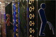 根据我的推断，车里面一定是个女司机