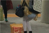 美女 你那两根手指在干嘛?