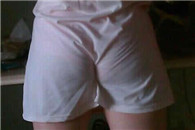 内涵图：妹子的裤子为何会紧绷 难道是个男的?