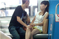 搞笑图片：瞅啥呢 还不帮我护住节操!