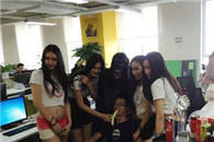 搞笑图片：我也喜欢吃香蕉 喂我吧!