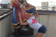 姑娘注意你的节操 有什么冲我来好吗?