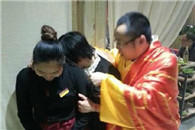 姑娘老衲看你身上有个大凶兆 来老衲免费帮你除去