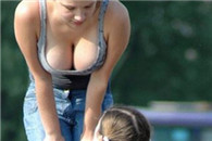 妹子图：站这么高和你说话真累！