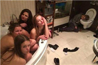 活该屌丝撸一辈子 活该啊 机会都让sb碰上了