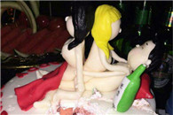 搞笑图片：姑娘你这排量是多少呢?