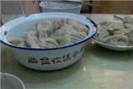 知道卫校的学生多可怜吗，连个碗都买不起啊