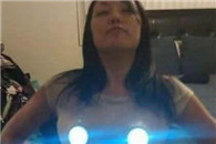 超市大妈的创意越来越新颖 不过得节约资源啊!