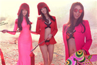 大爷说街上太脏了要赶着打扫干净，不回家陪老伴儿过年了