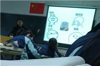 搞笑图片：这老师一定很幽默