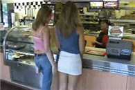 搞笑动态图：俗话说的好 防火防盗防闺蜜 把我笑哭了!