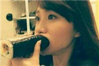 妹子在为出国做准备 不容易啊!