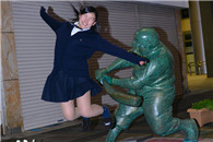 击打美少女屁股大作战，日本人整天到底在想些什么啊