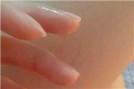 内涵图：看着湿湿的手指弯曲的毛发!